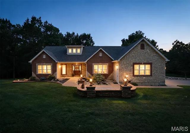 Photo 3 of Single family home for sale at 800 Bonhomme Creek Ct, Bonne Terre, MO 63628 | MLS# MIS26014971 | Listing updated on 2026-09-02