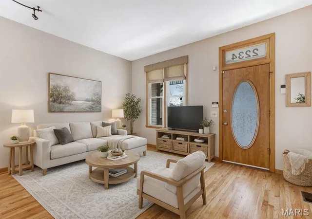 Photo 3 of Townhouse for sale at 2234 Hickory St, St Louis, MO 63104 | MLS# MIS26014984 | Listing updated on 2026-10-27