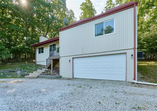Photo 3 of Sale Pending at 1015 Lancaster Wy, Marthasville, MO 63357 | MLS# MIS26014988 | Listing updated on 2026-09-01