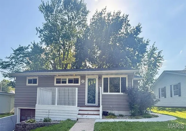 1st image of 1015 N 4th St, Vandalia, IL 62471 | MLS# MIS26015022