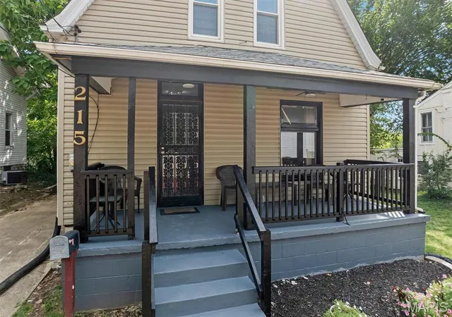 Photo 1 of Single family home for sale at 215 E 8th Street, Alton, IL 62002 | MLS# MIS26015127 | Listing updated on 2026-09-24