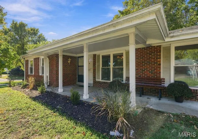 Photo 1 of Single family home for sale at 1617 Redbluff Ct, Saint Louis, MO 63146 | MLS# MIS26015172 | Listing updated on 2026-10-28