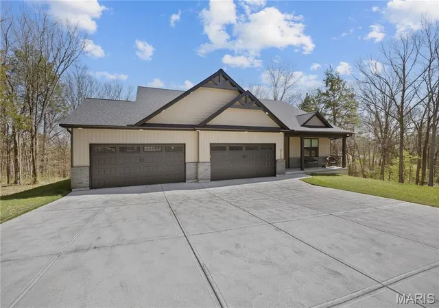 Homes for sale in Hillsboro, MO | 9784 Ridgecrest Dr, Hillsboro, MO 63050 | MLS# MIS26015263