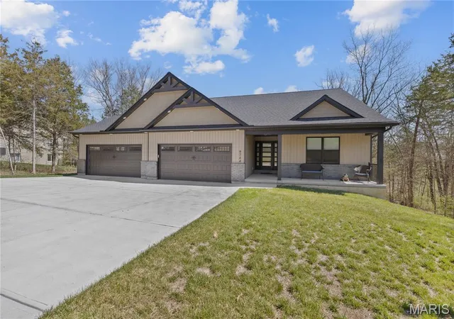 Homes for sale in Hillsboro, MO | 9784 Ridgecrest Dr, Hillsboro, MO 63050 | MLS# MIS26015263
