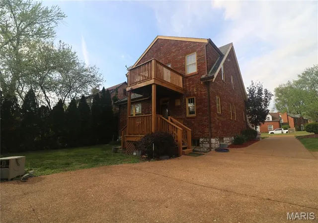 Photo 4 of Single family home for sale at 7326 Country Club Dr, St Louis, MO 63121 | MLS# MIS26015284 | Listing updated on 2026-08-20