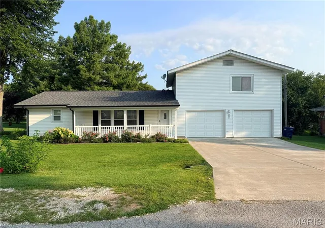2nd image of 207 Scenic Dr, Elsberry, MO 63343 | MLS# MIS26015317