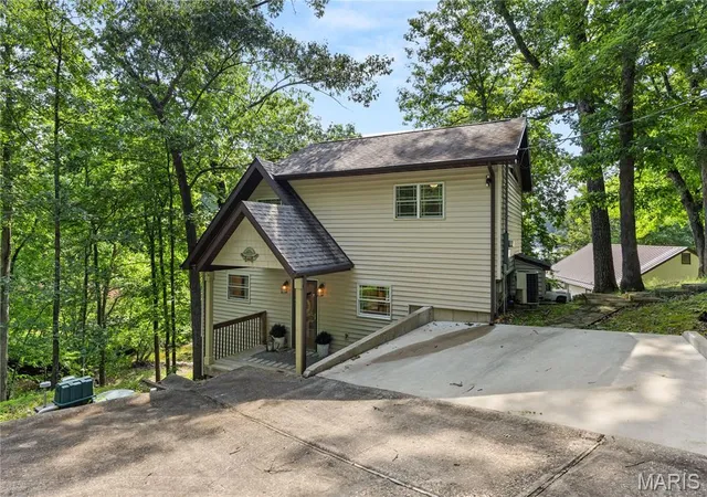 Photo 3 of Single family home for sale at 31 Cove Rd, Rocky Mount, MO 65072 | MLS# MIS26015336 | Listing updated on 2026-10-04