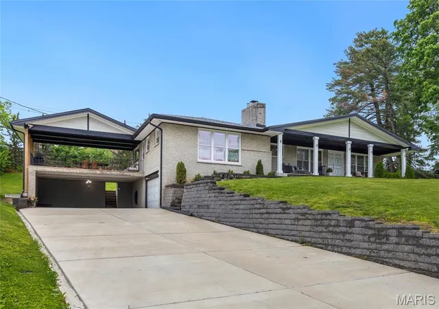 37th image of 9443 Oakwood Manor Ln, Saint Louis, MO 63126 | MLS# MIS26015348