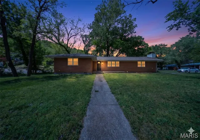 3rd image of 101 Elliott Dr, Waynesville, MO 65583 | MLS# MIS26015384
