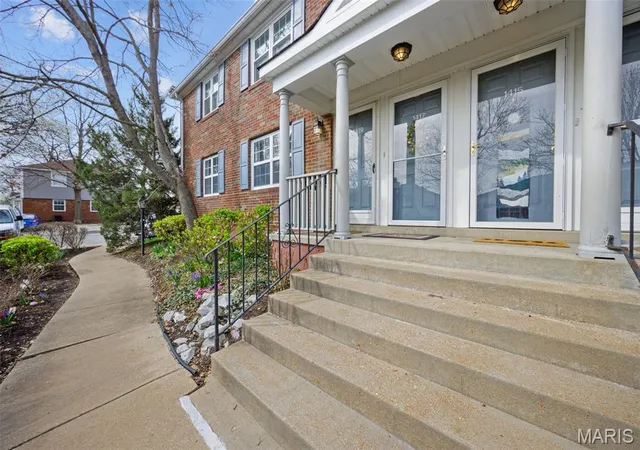 2nd image of 1419 Bluebird Ter, Saint Louis, MO 63144 | MLS# MIS26015400