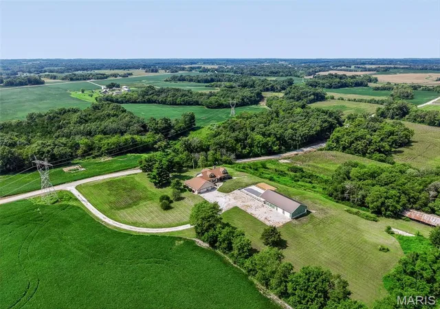 Photo 2 of Single family home for sale at 4242 Quirin Rd, Smithton, IL 62285 | MLS# MIS26015408 | Listing updated on 2026-08-28
