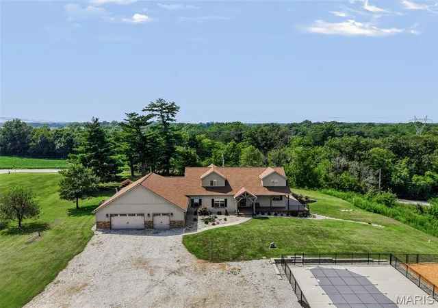 Photo 3 of Single family home for sale at 4242 Quirin Rd, Smithton, IL 62285 | MLS# MIS26015408 | Listing updated on 2026-08-28
