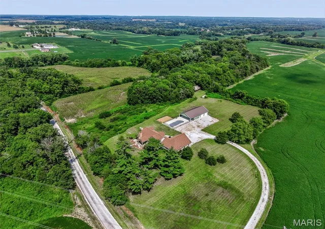 Photo 1 of Single family home for sale at 4242 Quirin Rd, Smithton, IL 62285 | MLS# MIS26015408 | Listing updated on 2026-10-28