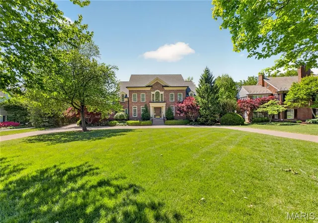 3rd image of 25 Fair Oaks Dr, Saint Louis, MO 63124 | MLS# MIS26015498