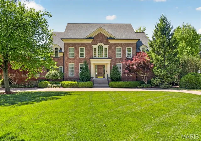 4th image of 25 Fair Oaks Dr, Saint Louis, MO 63124 | MLS# MIS26015498