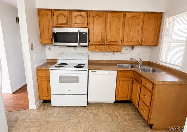 Photo 3 of Sale Pending at 10449 Bellefontaine Rd, Saint Louis, MO 63137 | MLS# MIS26015530 | Listing updated on 2026-08-09