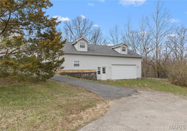 3rd image of 4118 Harbor Towne Dr, High Ridge, MO 63049 | MLS# MIS26015550