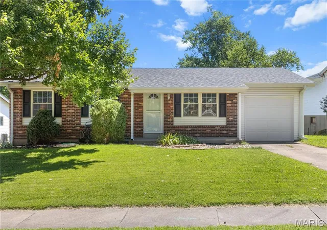 Homes for sale in Maryland Heights, MO | 2500 Wesglen Estates Dr, Maryland Heights, MO 63043 | MLS# MIS26015600