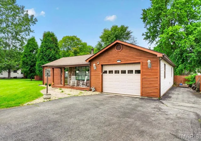 2nd image of 114 Central Ave, O Fallon, IL 62269 | MLS# MIS26015671