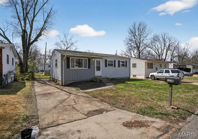 Photo 2 of Sale Pending at 1130 Congress Ave, Saint Louis, MO 63138 | MLS# MIS26015745 | Listing updated on 2026-09-22