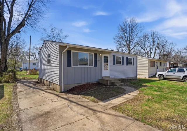 Photo 3 of Sale Pending at 1130 Congress Ave, Saint Louis, MO 63138 | MLS# MIS26015745 | Listing updated on 2026-09-22