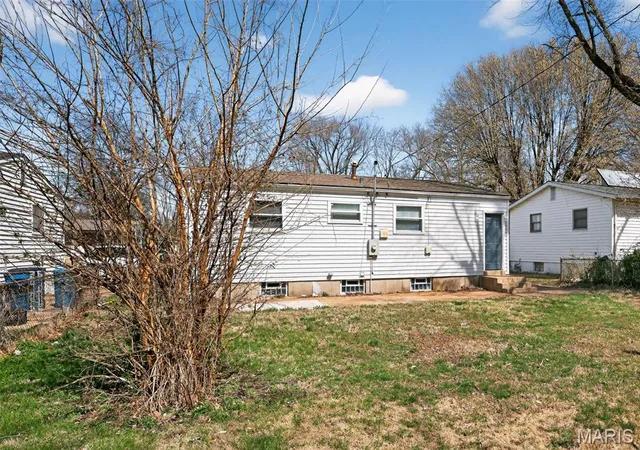 Photo 4 of Sale Pending at 1130 Congress Ave, Saint Louis, MO 63138 | MLS# MIS26015745 | Listing updated on 2026-09-22