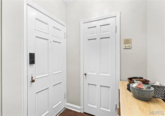 Photo 2 of Condo for sale at 923 S Hanley Rd #A, Saint Louis, MO 63105 | MLS# MIS26015769 | Listing updated on 2026-10-23