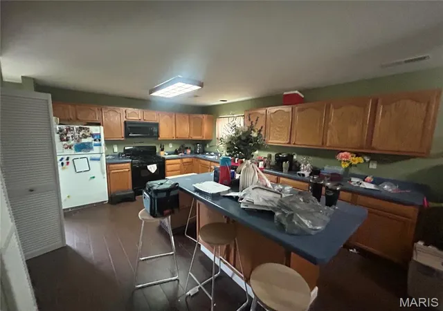 Photo 3 of Single family home for sale at 442 Sinclair Ave, South Roxana, IL 62087 | MLS# MIS26015829 | Listing updated on 2026-03-23