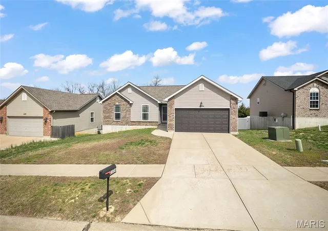 Homes for sale in Herculaneum, MO | 2124 Providence Park Ln, Herculaneum, MO 63048 | MLS# MIS26015881