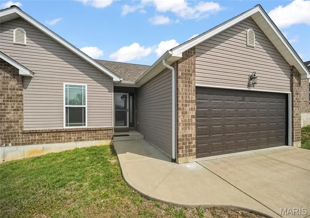 Homes for sale in Herculaneum, MO | 2124 Providence Park Ln, Herculaneum, MO 63048 | MLS# MIS26015881