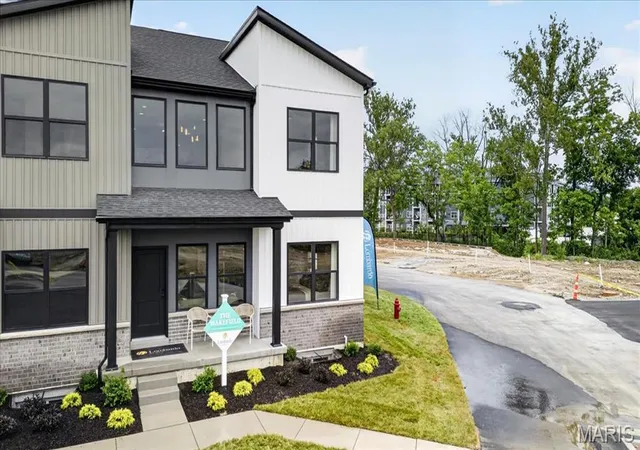 Photo 2 of Townhouse for sale at 116 Cottle Creek Wy, Saint Charles, MO 63304 | MLS# MIS26015961 | Listing updated on 2026-07-29