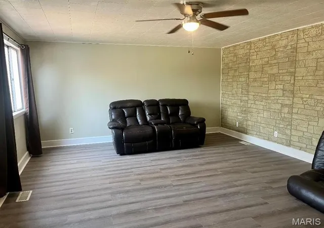 Photo 3 of Single family home for sale at 1000 Marie Ave, Alton, IL 62002 | MLS# MIS26016000 | Listing updated on 2026-04-10