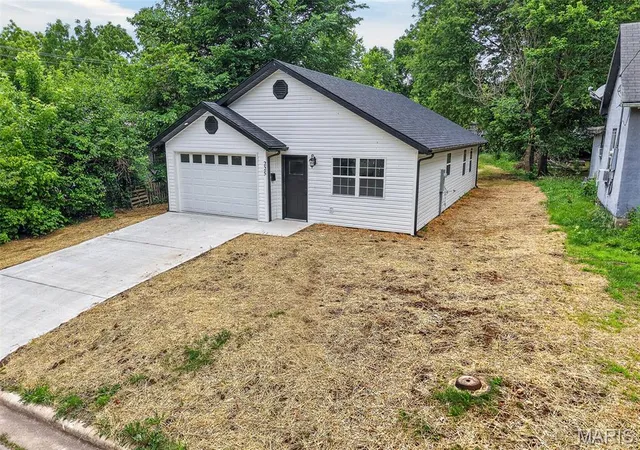 Homes for sale in Lebanon, MO | 225 Garfield St, Lebanon, MO 65536 | MLS# MIS26016036