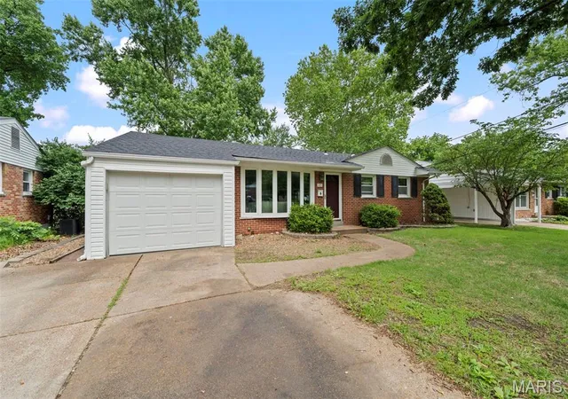 4th image of 265 W Saint Anthony Ln, Florissant, MO 63031 | MLS# MIS26016044
