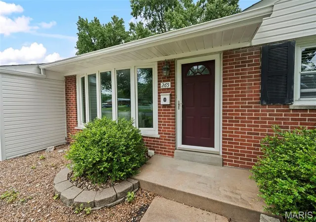 5th image of 265 W Saint Anthony Ln, Florissant, MO 63031 | MLS# MIS26016044