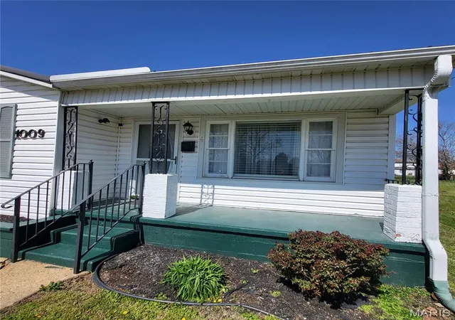 Homes for sale in Poplar Bluff, MO | 1009 Nickey St, Poplar Bluff, MO 63901 | MLS# MIS26016047