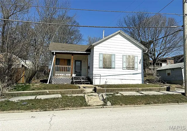 Homes for sale in Hannibal, MO | 614 Lyon St, Hannibal, MO 63401 | MLS# MIS26016051