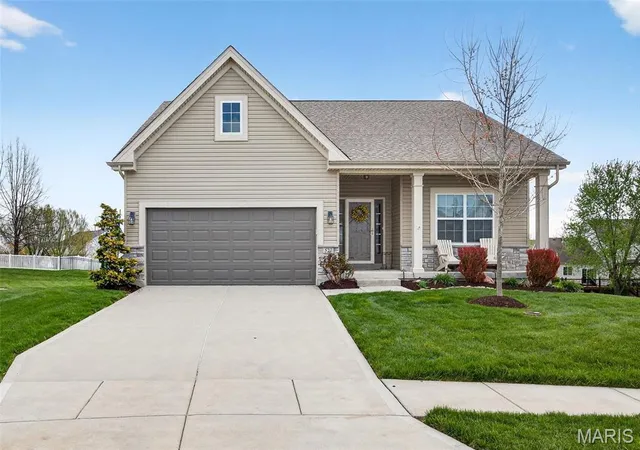 House for sale at 527 Columbia Downs, Lake Saint Louis, MO 63367 | MLS# MIS26016142 | Listing updated on 2026-04-24