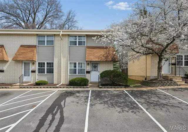 Photo 1 of Townhouse for sale at 140 Burtonwood Dr, Ballwin, MO 63011 | MLS# MIS26016295 | Listing updated on 2026-10-06