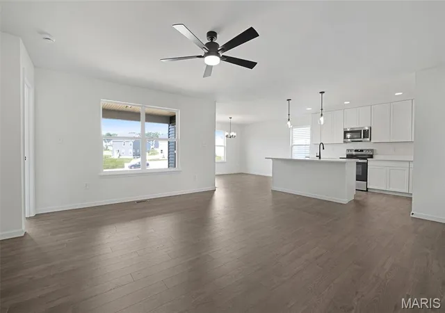 Photo 2 of Single family home for sale at 431 Yellow Rose Ct, Wentzville, MO 63385 | MLS# MIS26016409 | Listing updated on 2026-10-01