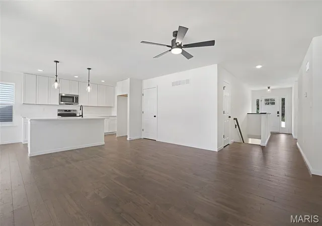 Photo 3 of Single family home for sale at 431 Yellow Rose Ct, Wentzville, MO 63385 | MLS# MIS26016409 | Listing updated on 2026-10-01