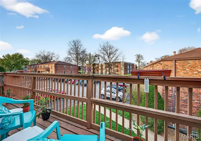 Homes for sale in St Louis, MO | 4294 Chateau De Ville Drive, St Louis, MO 63129 | Houzeo