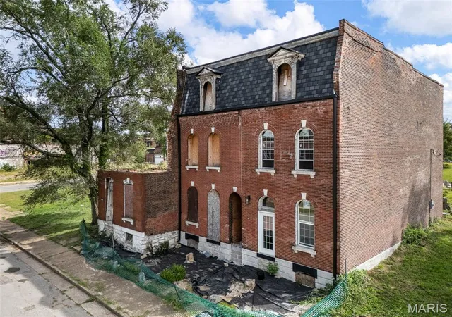 2nd image of 1512 Palm St, Saint Louis, MO 63107 | MLS# MIS26016553