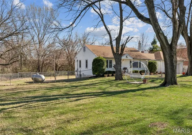 3rd image of 2275 Charbonier Rd, Florissant, MO 63031 | MLS# MIS26016592