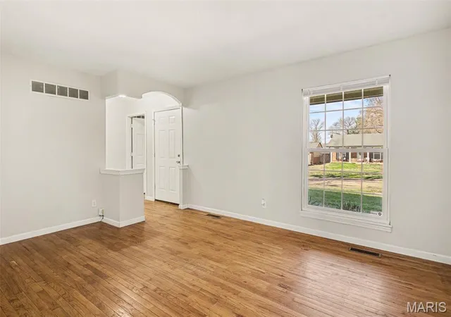 3rd image of 11786 Macrinus Dr, Florissant, MO 63033 | MLS# MIS26016943