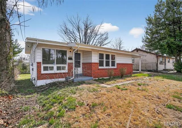 Photo 2 of Sale Pending at 10058 Jeffrey Dr, Saint Louis, MO 63137 | MLS# MIS26016977 | Listing updated on 2026-10-27