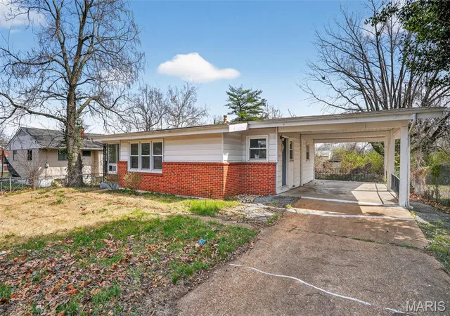 3rd image of 10058 Jeffrey Dr, St Louis, MO 63137 | MLS# MIS26016977