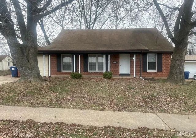 1st image of 2015 Derhake Rd, Florissant, MO 63033 | MLS# MIS26016979