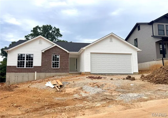 Homes for sale in Hillsboro, MO | 722 Blake Dr, Hillsboro, MO 63050 | MLS# MIS26017036