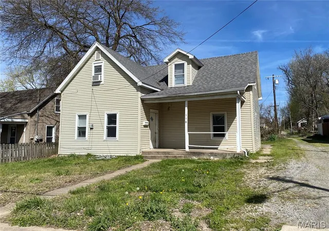 Photo 2 of Sale Pending at 918 Bloomfield St, Cape Girardeau, MO 63703 | MLS# MIS26017091 | Listing updated on 2026-09-13